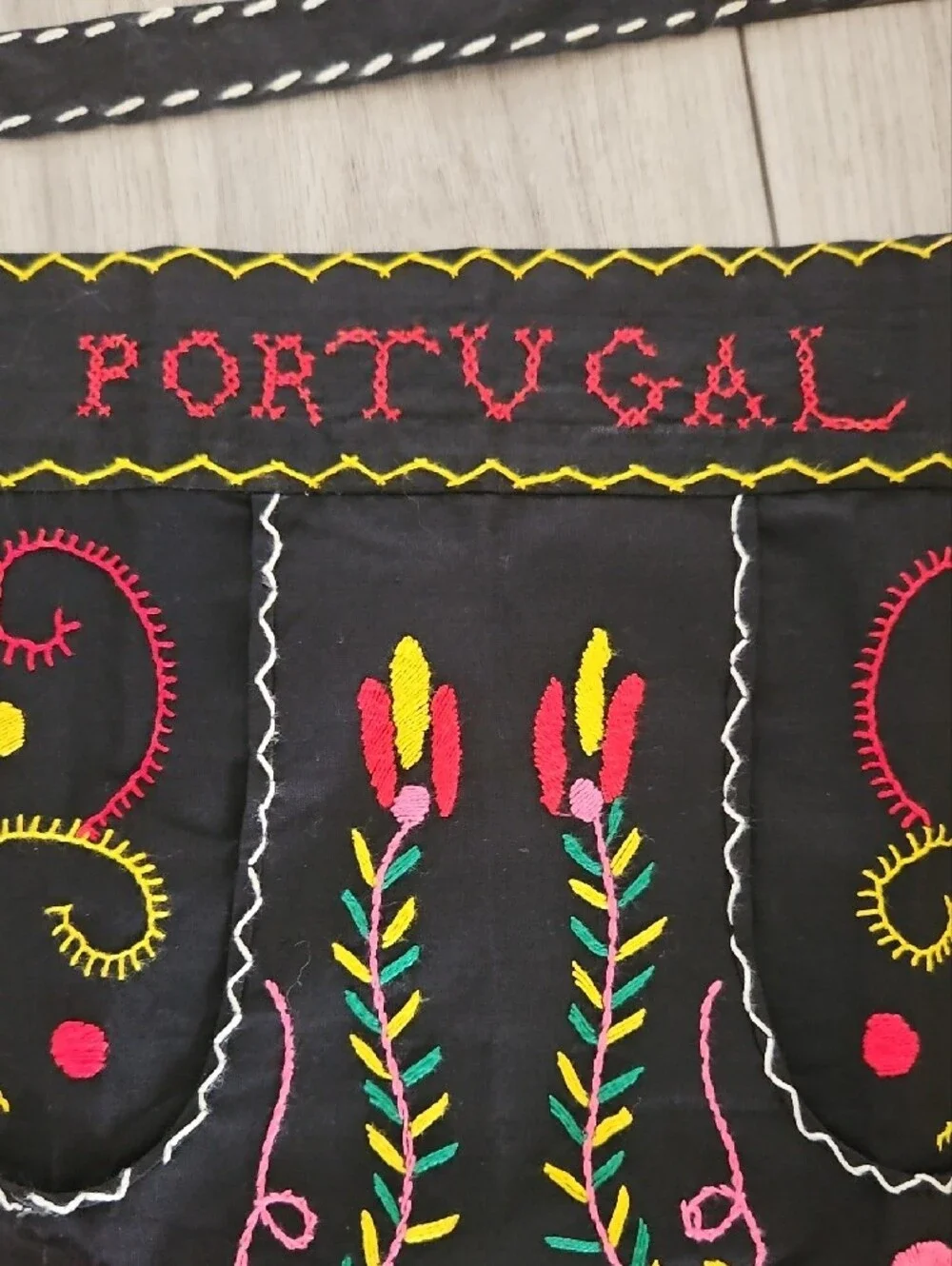 Portugal Embroidered Apron Pocket Colorful Floral Stitch Portuguese